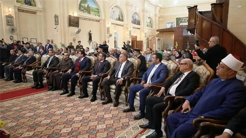 قيادات السويس تهنئ أقباط بكنيسة الآباء الفرنسيسكان بمناسبة عيد الميلاد المجيد