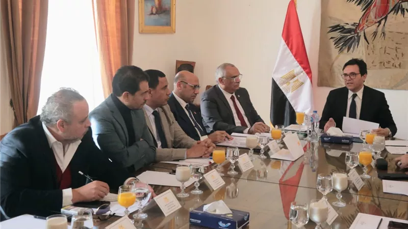 وزير الثقافة يترأس اجتماع اللجنة العليا لوضع استراتيجية جديدة لتطوير الهيئة العامة لقصور الثقافة