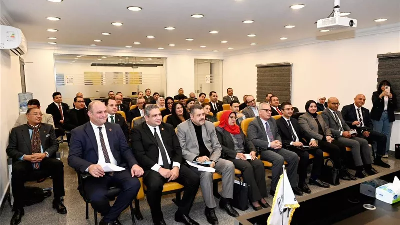 وزير الإسكان يستعرض جهود الوزارة في عدد من الملفات