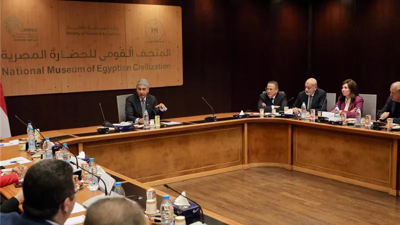 وزير السياحة والآثار يلتقي بعمداء كليات السياحة والفنادق على مستوى الجمهورية