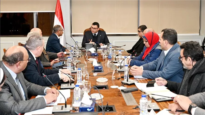 وزير الإسكان يعقد اجتماعا لمتابعة منظومة مياه الشرب والصرف الصحي بمحافظة بورسعيد