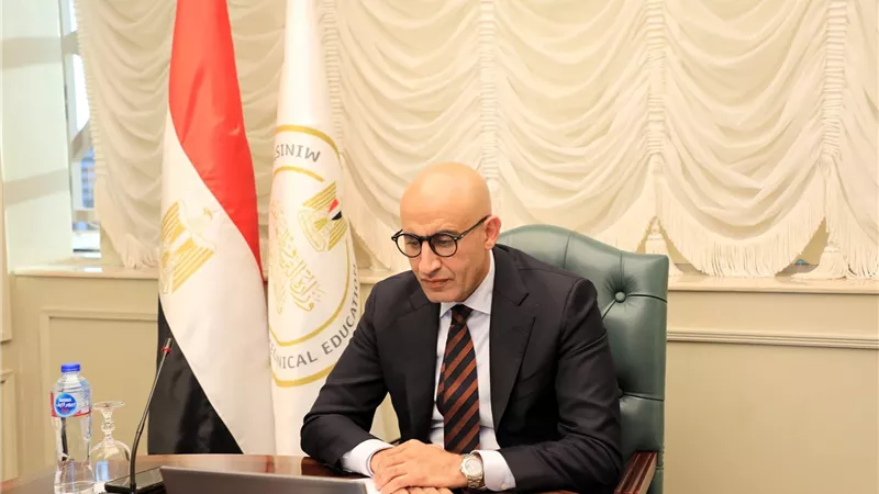 وزير التربية والتعليم يبحث مع مؤسسة 
