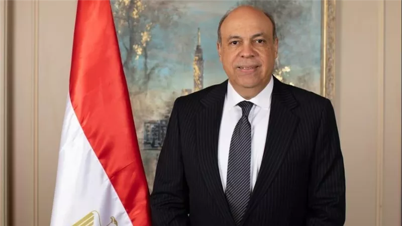 وزير الطيران المدني يعقد اجتماعًا تنسيقيًا مع قيادات مصر للطيران لإستعراض خطة الشركة في التعامل مع كثافة التشغيل 