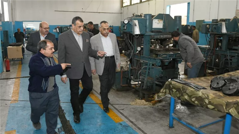 وزير الدولة للإنتاج الحربي يتفقد خطوط الإنتاج بشركة هليوبوليس للصناعات الكيماوية (مصنع 81 الحربي)