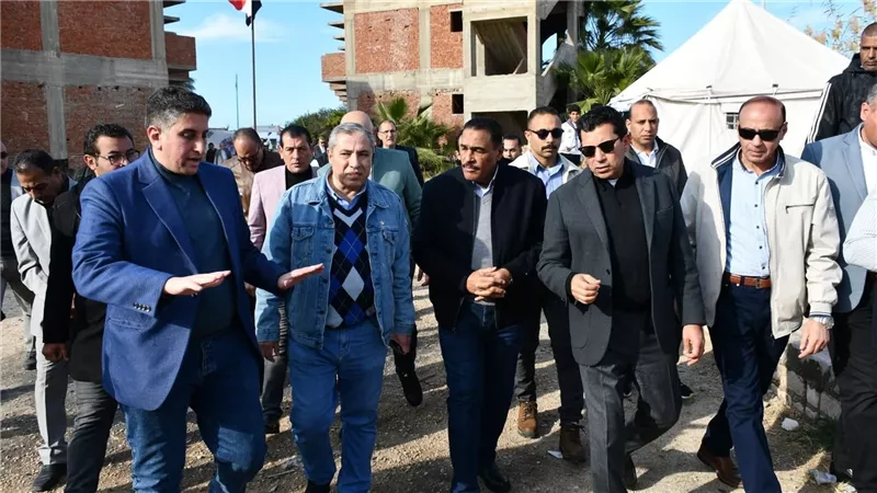 وزير الشباب والرياضة ومحافظ مطروح يتفقدان مركز تدريب الكشافة البحرية