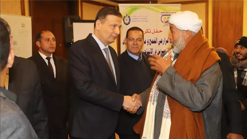 وزير الزراعة يكرم مزراعي القمح ويوجه بحملة قومية لمكافحة الحشائش على نفقة الوزارة