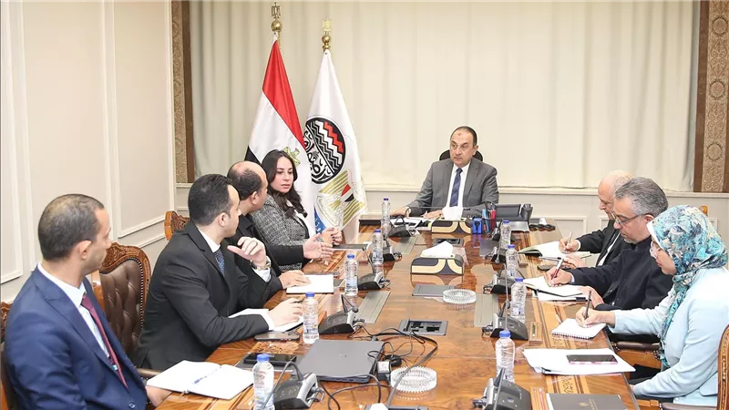 وزير قطاع الأعمال العام يلتقي وفدا من المبادرة الوطنية لتطوير الصناعة المصرية 
