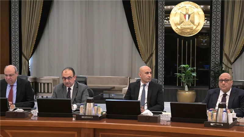 وزير التربية والتعليم يُقدّم عرضًا لنظام شهادة البكالوريا المصرية 