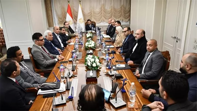 وزير الشباب والرياضة يلتقي بمجموعة من المستثمرين لفتح آفاق جديدة من التعاون 