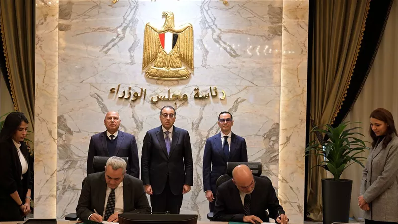 مدبولى: توجيهات من الرئيس بتقديم مختلف صور الدعم المُمكنة لتوطين صناعة السيارات في مصر 