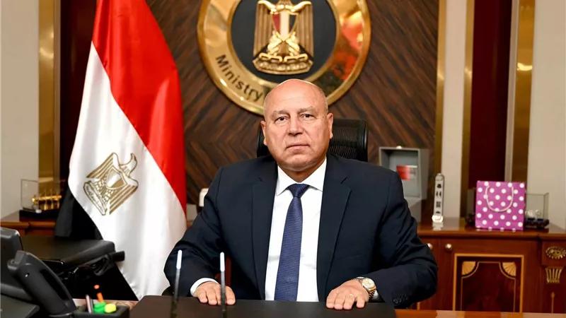 وزير النقل يتابع أعمال مشروع القطار الكهربائي السريع