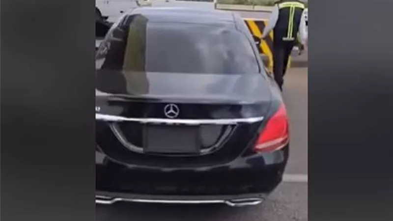 القبض على شخص طمس لوحات سيارته