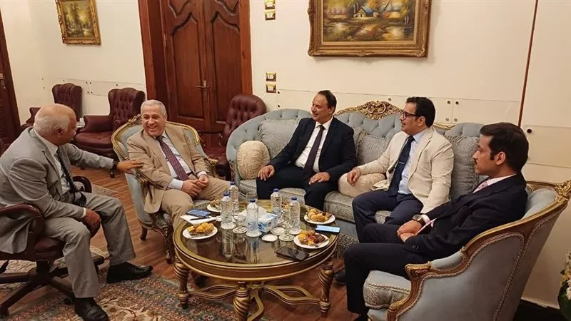 رئيس الهيئة الوطنية للصحافة يلتقي وفد 
