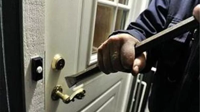 750 ألف جنيه وتكييف وشاشة.. حل لغز سرقة مصنع بالصف