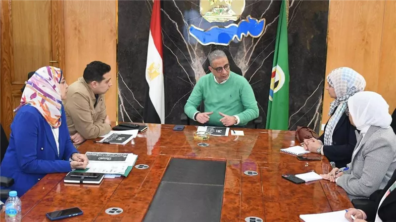 محافظ الفيوم يناقش آليات وخطط الانضمام لشبكة اليونسكو العالمية للمدن المبدعة 