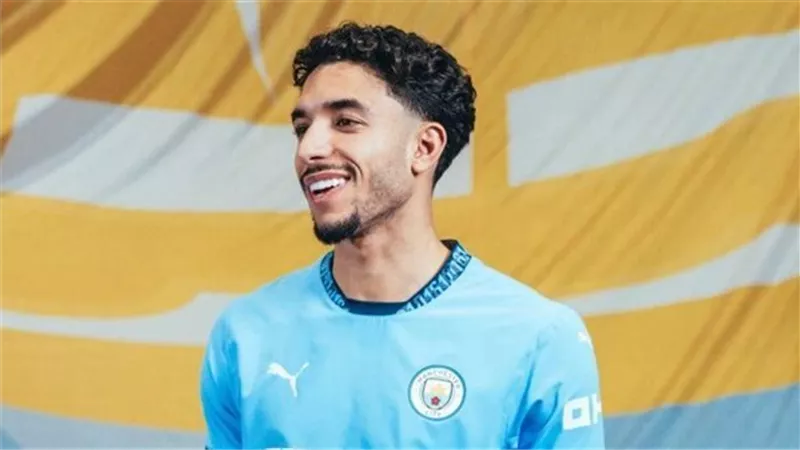 عمر مرموش أساسي مع مان سيتي ضد تشيلسي في الدوري الإنجليزي