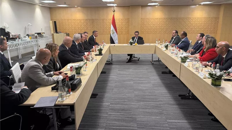 وزير الصحة يلتقي ممثلي شركة جنرال إلكتريك لمتابعة مشروع تصنيع أجهزة «السونار» في مصر