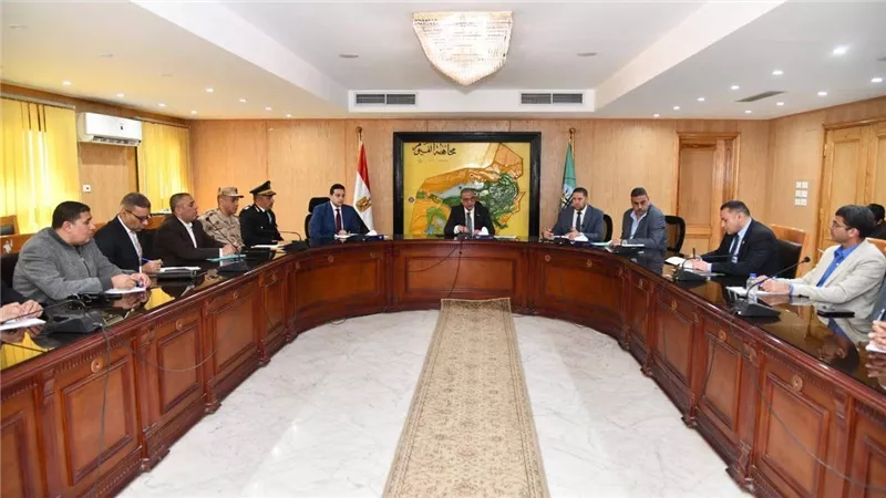 محافظ الفيوم يؤكد على حصر كافة التعديات على أراضي أملاك الدولة وتحديد إحداثياتها