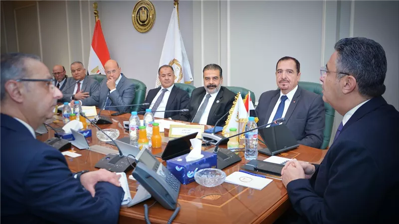 وزير التموين يعقد اجتماعًا مع ممثلي شركات الصناعات الغذائية والمنتجين والمصنعين والموردين 