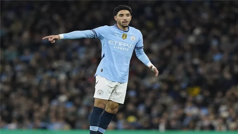 عمر مرموش يبحث عن أول هدف مع مانشستر سيتي ضد نيوكاسل
