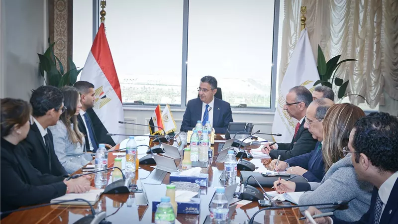 وزير التموين يبحث سبل التعاون مع شركة 