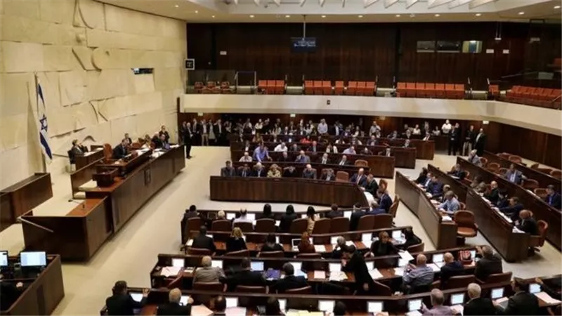الكنيست يصدق على قراءة تمهيدية لقانون يسمح للإسرائيليين بامتلاك أراض بالضفة