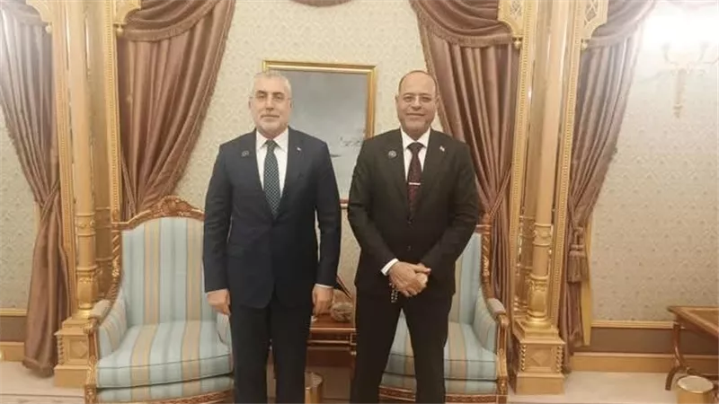وزير العمل بحث مع نظيره التركي صياغة بروتوكول لتوفير عمالة مدربة لسوق العمل التركي