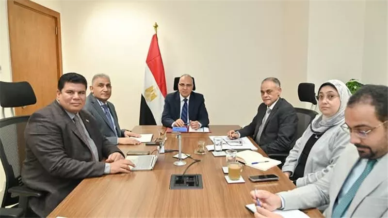 سويلم يتابع الموقف المائي بمحافظة أسوان خلال الموسم الشتوي الحالى 