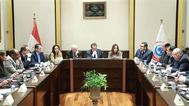 وزير الصحة يرأس الاجتماع الوزراي الأول للجنة التنفيذية الخاصة باستقبال المصابين الفلسطنيين