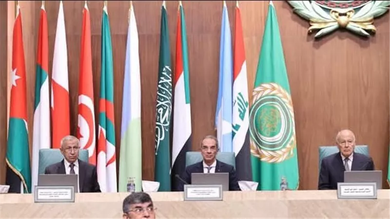 وزير الاتصالات: أهمية وضع إطار تنظيمى متوازن لحماية الدول العربية من مخاطر الذكاء الاصطناعى السيبرانية 
