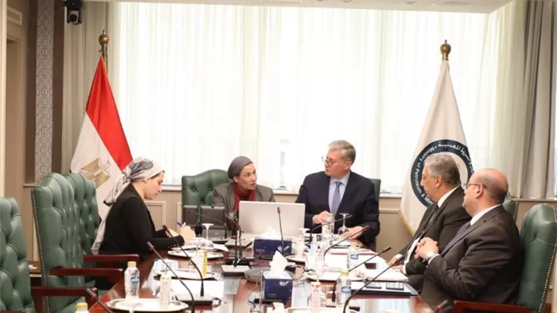 وزير البترول يبحث مع وزيرة البيئة التكامل بين الوزارتين فى مجالات خفض الانبعاثات