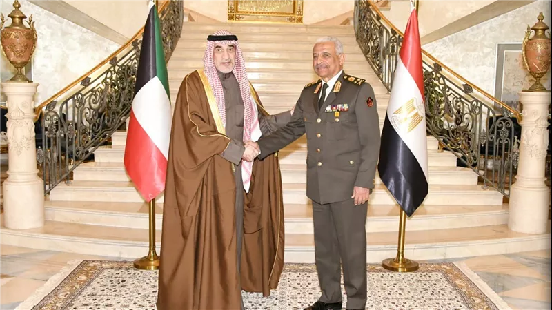 الفريق أول عبد المجيد صقر القائد العام للقوات المسلحة وزير الدفاع والإنتاج الحربى يلتقى النائب الأول لرئيس مجلس الوزراء ووزير الدفاع ووزير الداخلية الكويتى