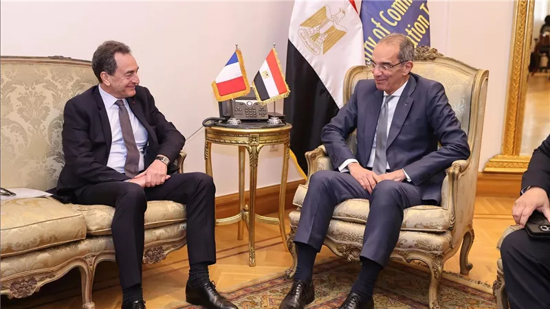 وزير الاتصالات يبحث مع سفير فرنسا بالقاهرة تعزيز التعاون في مجال الذكاء الاصطناعي