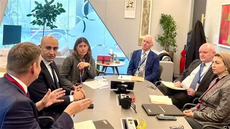 وزير التربية والتعليم يلتقي فريق القيادة العليا للمجلس الثقافي البريطاني لبحث سبل تعزيز التعاون 
