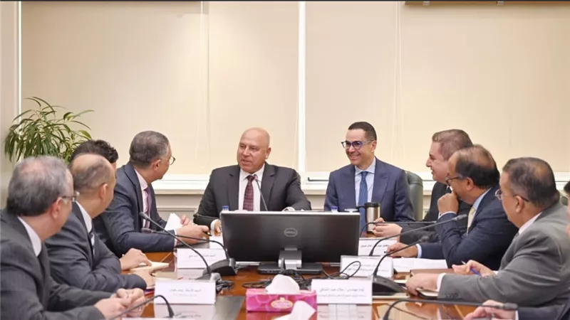 وزير النقل يبحث مع وزير الاستثمار والتجارة الخارجية معايير الموافقة على إنشاء المناطق الحرة الخاصة الجديدة