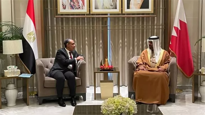 وزير الخارجية والهجرة يلتقي بوزير المالية والاقتصاد الوطني البحريني