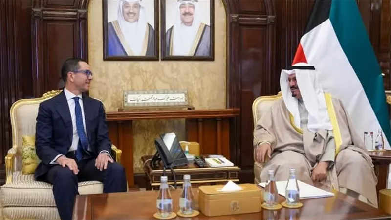 رئيس الوزراء الكويتي يستقبل وزير الاستثمار والتجارة الخارجية لبحث سبل تعزيز العلاقات الثنائية 