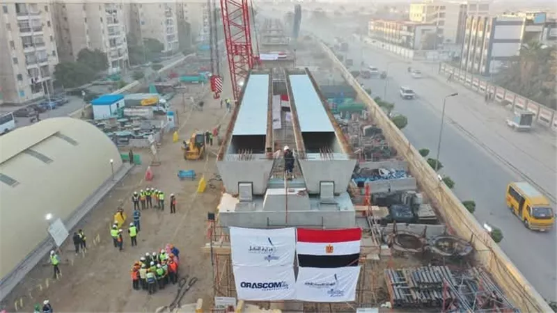بدء تركيب الكمرات وتقدم أعمال  تنفيذ مشروع المرحلة الأولى من مترو الإسكندرية