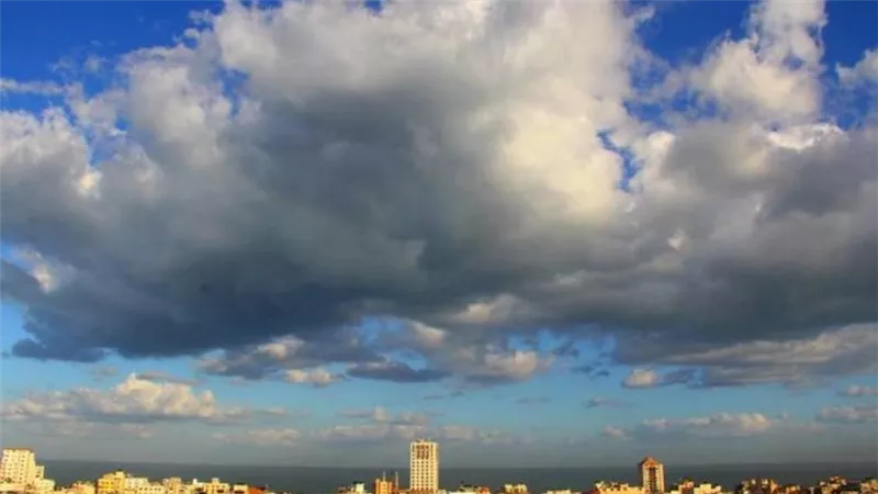 أجواء غائمة بالقاهرة الكبرى الآن وأمطار خفيفة ببعض المناطق