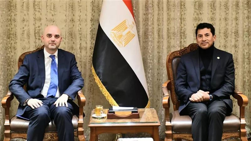 وزير الشباب والرياضة يلتقي برئيس بعثة المنظمة الدولية للهجرة في مصر لبحث سبل التعاون المشترك