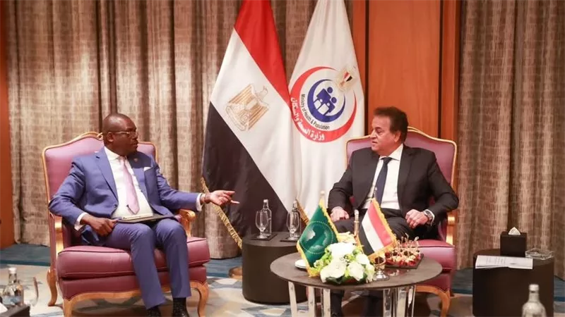 وزير الصحة يبحث مع المدير العام للمركز الأفريقي لمكافحة الأمراض والوقاية منها سبل التعاون المشترك