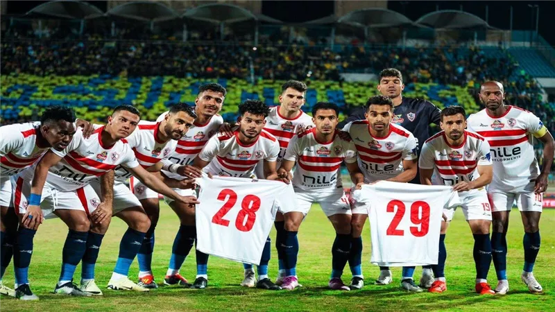 قميص ممزق للزمالك يثير الجدل في عرض أزياء برلين.. ما القصة؟