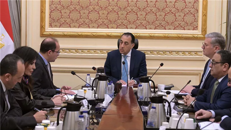 رئيس الوزراء يلتقي وزيري المالية والبترول لمتابعة عدد من ملفات العمل المشتركة