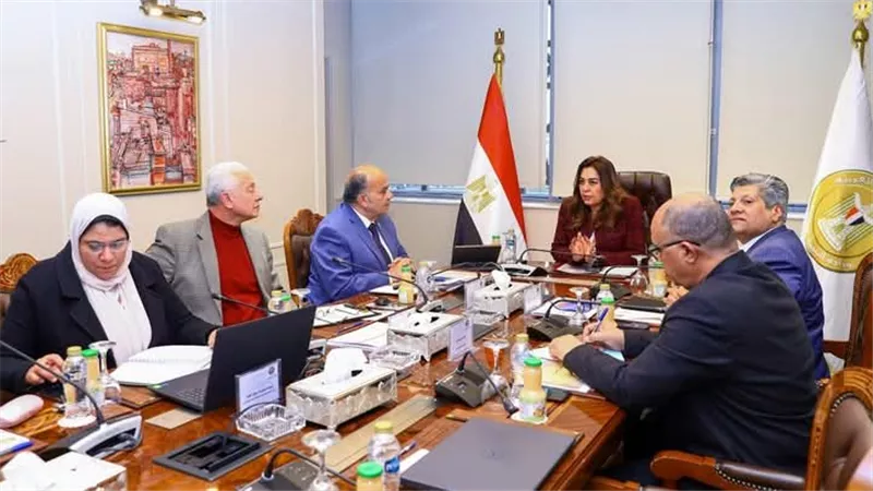 وزيرة التنمية المحلية تتابع مستجدات منظومة المخلفات الصلبة 