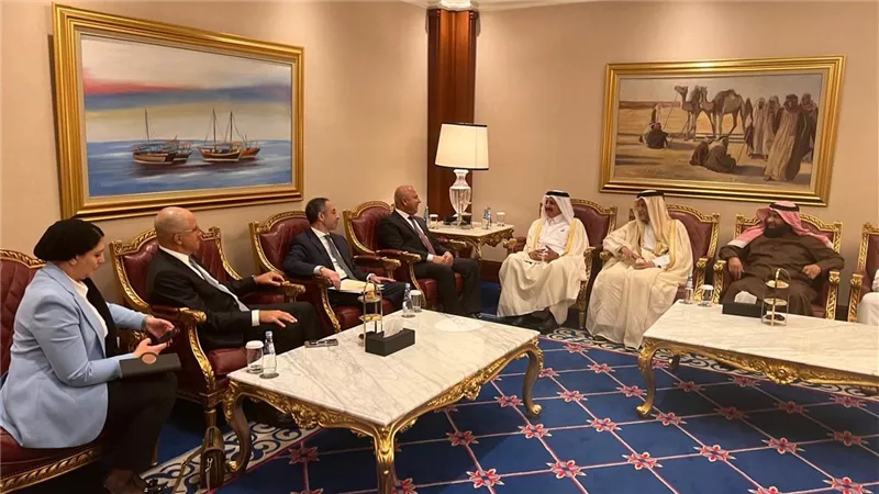الوزير يعقد سلسلة لقاءات مكثفة مع وزير التجارة والصناعة القطري ووزير الصناعة والتجارة بمملكة البحرين 