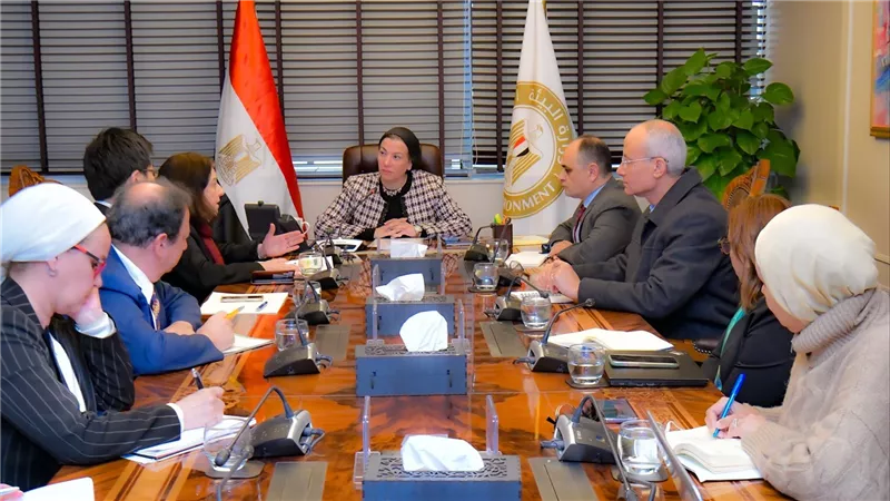 وزيرة البيئة تناقش مع البعثة الفنية للبنك الدولي نتائج تقييم أنشطة مشروع ادارة تلوث الهواء وتغير المناخ