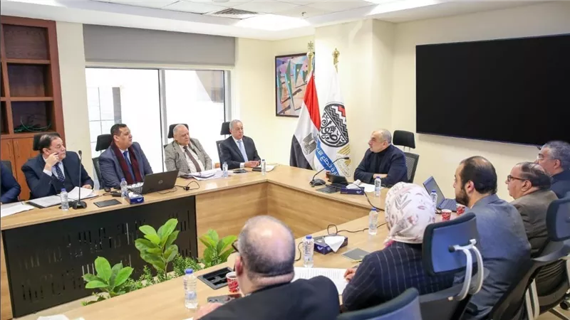 وزير قطاع الأعمال يتابع آخر مستجدات مشروعات قطاع الصناعات المعدنية التابع للوزارة