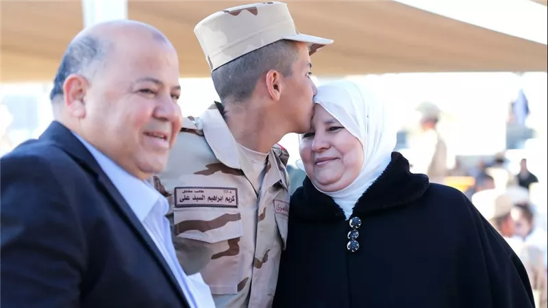  الأكاديمية العسكرية المصرية تستقبل الزيارة الأولى لأسر الطلبة الجدد خلال فترة الإعداد العسكرى 