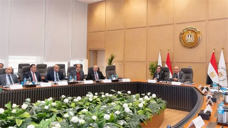 وزير الري يترأس اجتماع اللجنة العليا لتراخيص الشواطئ 