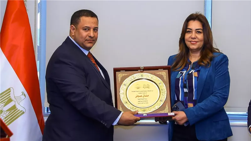 وزيرتا التنمية المحلية والبيئة تشهدان توقيع عقد خدمات الجمع ونقل المخلفات ونظافة الشوارع بين محافظة بورسعيد 